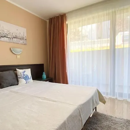 アパートホテル Apartello⊛com Diamond - Private Near Marina Dinevi In